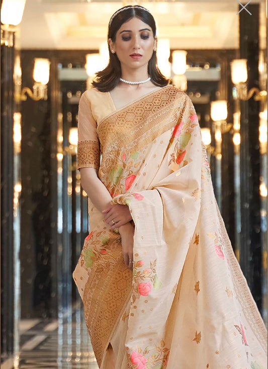 Cream Women's Weaving Jacquard Saree With Designer Pallu and Beautiful Weaving Blouse