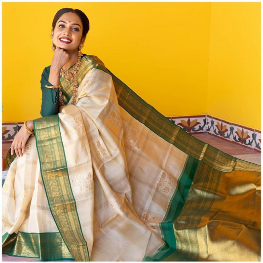 Cream Women's Weaving Jacquard Saree With Designer Pallu and Beautiful Weaving Blouse
