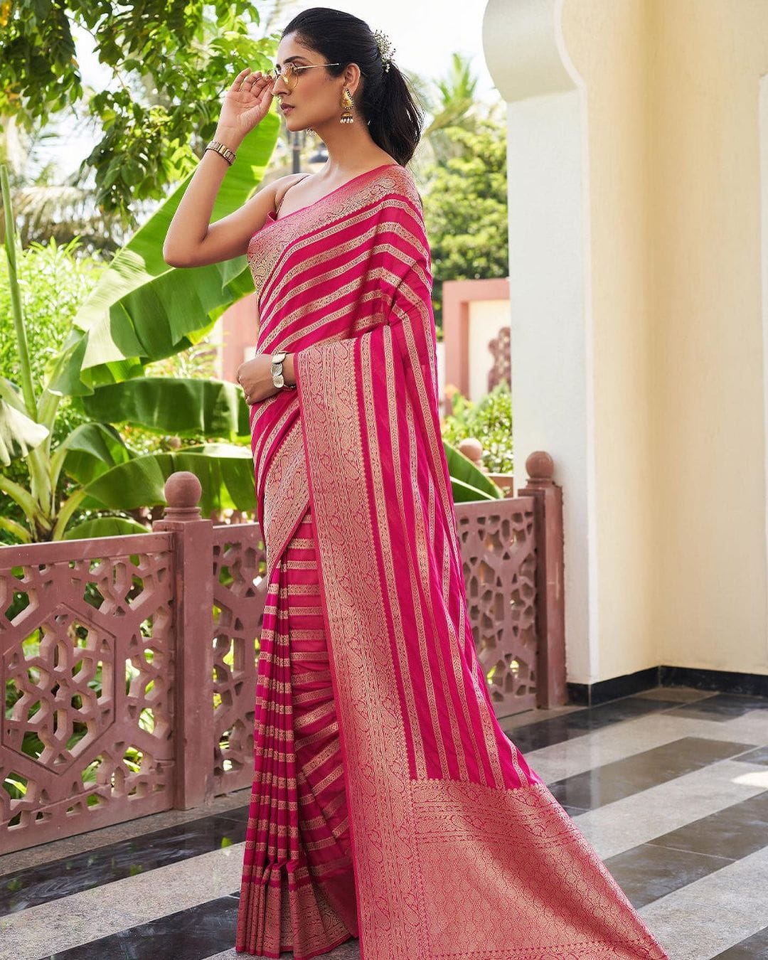 Pink Desuetude Banarasi Silk Saree With Efflorescence Blouse Piece