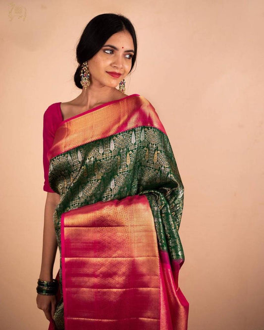 Green Women's Weaving Jacquard Saree With Designer Pallu and Beautiful Weaving Blouse